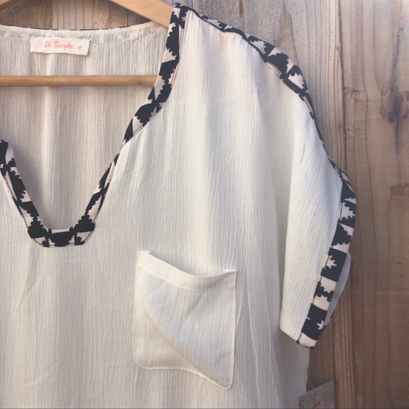 Short Sleeve Sheer V-Neck Tunic NWT Women’s Size Small - Picture 2 of 6